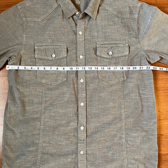 REI brand short sleeved Men's size XL button down shirt - Picture 8 of 9